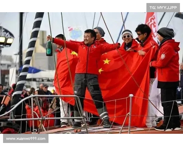 单手劈开巨浪：中国首位独臂船长登顶 “海上珠峰”